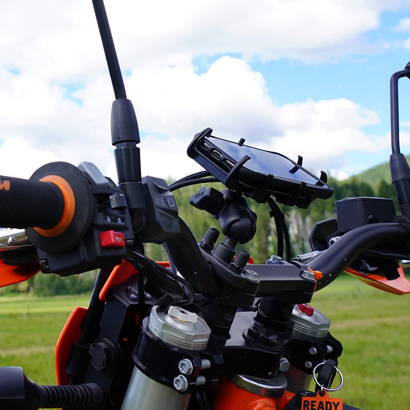 RAM Mounts B-size handlebar U-bolt base for 12.7–31.8 mm rails (RAM-B-231ZU) – another angle