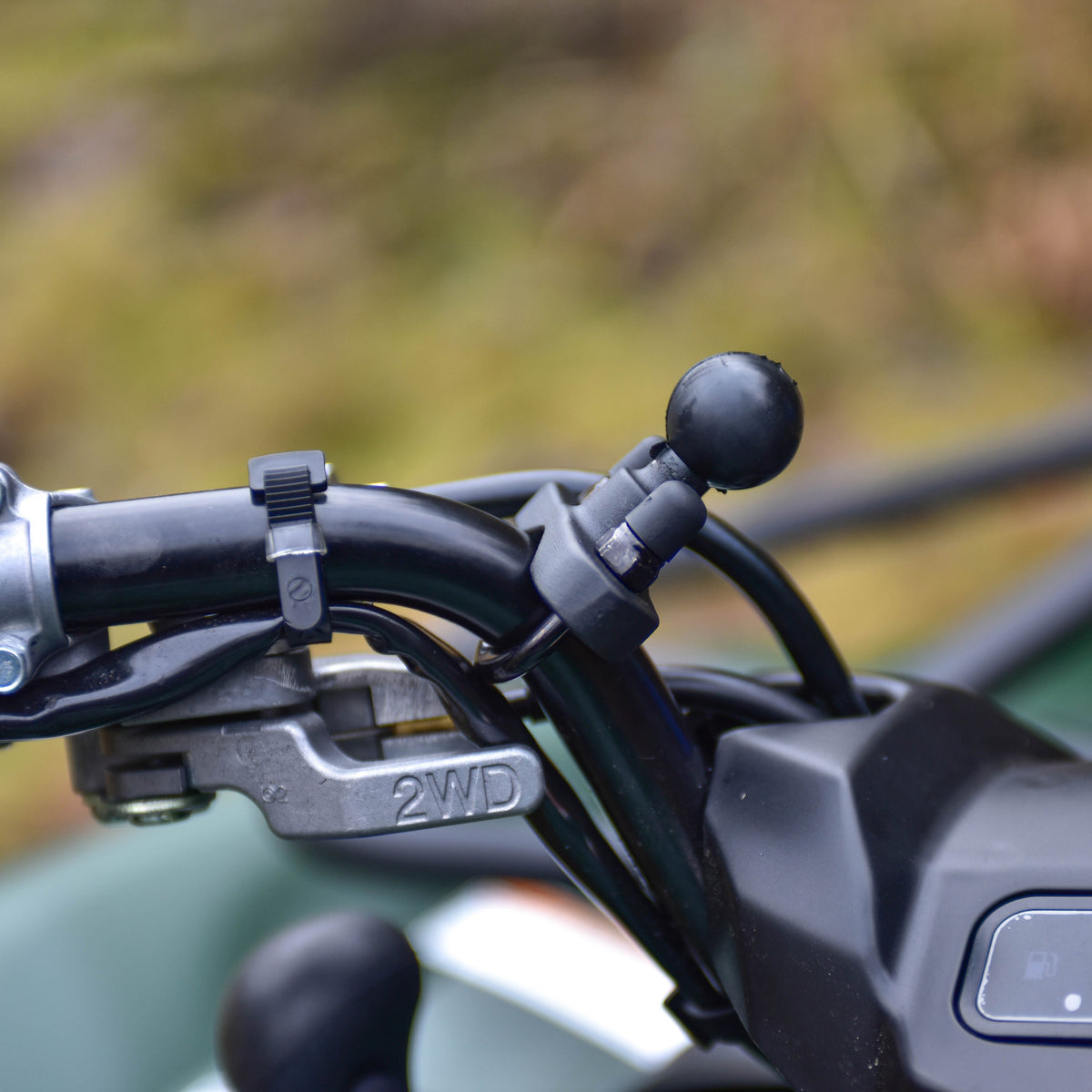 RAM Mounts B-size handlebar U-bolt base for 12.7–31.8 mm rails (RAM-B-231ZU) – additional view