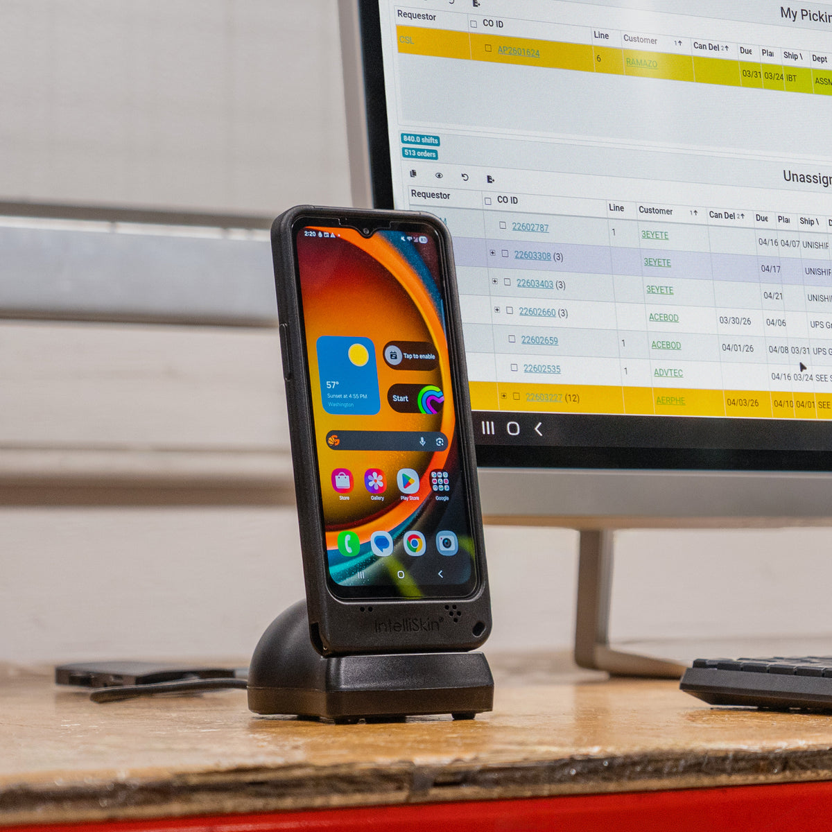 RAM Mounts GDS desktop dock with Power Delivery for phones and small tablets in IntelliSkin – further product photo